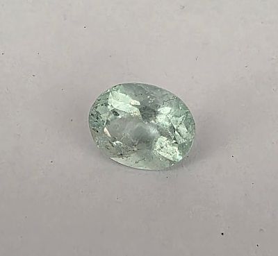 אבן אמרלד בריל סיבירי מלוטשת סופר AAA+++, משקל 5.06 קראט, הוצאה מבריפקה עם תג מחיר 