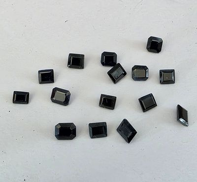 לוט 15 אבני ספיר אוסטרלי מלוטשות, משקל 20.46 קראט, מגיעות בבריפקה עם תג מחיר של 550$ 