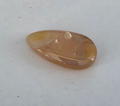 אבן אופל אוסטרלי מלוטשת, משקל 14.4 קראט, כל האופלים שבדקנו בבריפקה יצאו אוסטרליות 