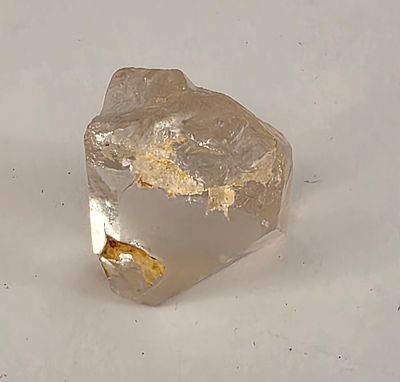 אבן סאקארדו גולמית מאפגניטן, משקל 65.68 קראט, הוצאה מבריפקה עם תג מחיר של 5$, טבעית 