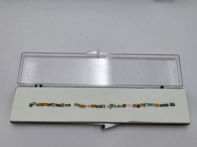 לוט 32 אבני טורמלין מיקס קולור מלוטשות סופר AAAּ+++, משקל 7.5 קראט, מגיעות בקופסת 