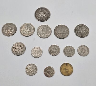 לוט 14 מטבעות פרסיים , יתכן שחלקם מכסף, נמכר AS IS , בית המכירות אינו מבין בנושא 