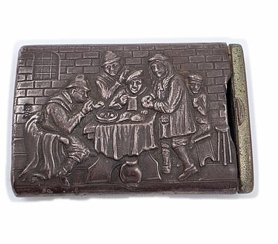 קופסת גפרורים הולנדית עתיקה, ווסטה, מעטפת כסף עם תבליטים של משפחה, חתומה 