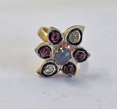 טבעת כסף מצופה זהב משובצת אבני חן, קוטר פנימי 2