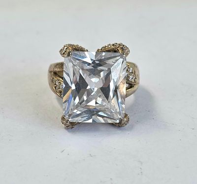 טבעת כסף מרשימה חתומה 925, משובצת אבן חן בחיתוך נהדר(כנראה רוק קוורץ), קוטר פנימי 