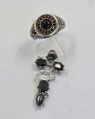 לוט תליון וטבעת מכסף משולבות באבני חן,קוטר פנימי של הטבעת כ1.8, אורך התליון 4. 
