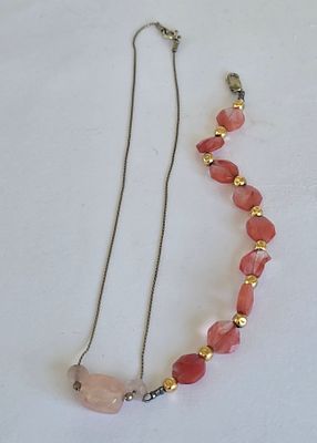 לוט תכשיטים הכולל שרשרת כסף עם תליון רוז קוורץ באורך 20, צמיד בקוטר 5 משולב אבני חן 