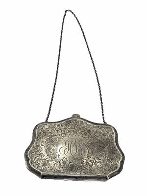 תיק קטן לאישה עשוי כסף סטרלינג, חתום, תקופת סוף המאה ה19 או תחילת המאה ה20,משקל 102 