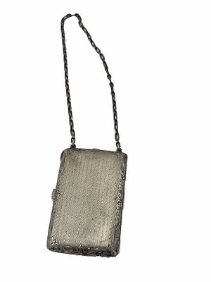 תיק קטן לאישה עשוי כסף סטרלינג, חתום, הזהבה בתאים הפנימיים, משקל 81 גרם, מידות 8X5 