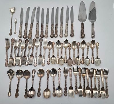 סט סכום כסף סטרלינג מתוצרת GORHAM , חברה אמריקאית יוקרתית ביותר שנוסדה ב 1831. הסט 