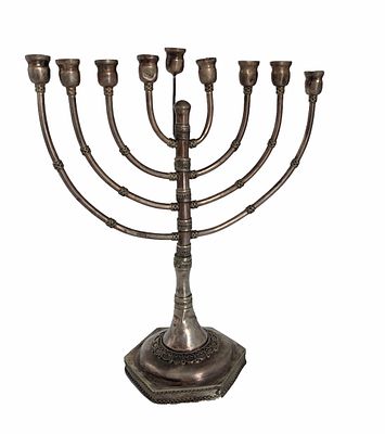 חנוכית כסף925 קינטית עבודת בצלאל(לא חתום), יודאיקה , עבודה יפהפיה, מעט מעיכות, גובה 