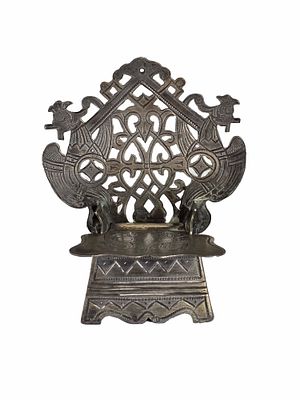 מלחיה רוסית עתיקה מכסף מהתקופה הצארית עשויה בצורת כסא,חתומה 3 פעמים , מידות 8x7 