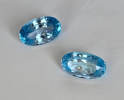 זוג אבני סוויס בלו טופז מלוטשות סופר AAA+++, משקל 43.5 קראט, הוצאו מבריפקה עם תג 