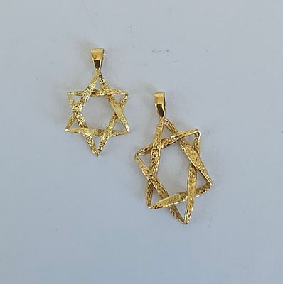 לוט 2 מגני דוד זהב 14 קראט נבדק, אורך כ 30 ו 24 , משקל 2.04 גרם