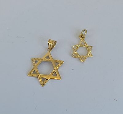 לוט 2 מגני דוד לאם ובתה, זהב 14 קראט נבדק, אורך 25 ו 14 , משקל 1.36 גרם