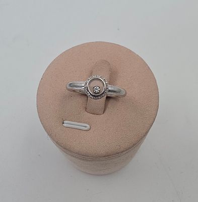 טבעת CHOPARD זהב 18 קראט מקורית באחריות .מסדרת HAPPY DIAMONDS. יהלומים קטנים מסביב 