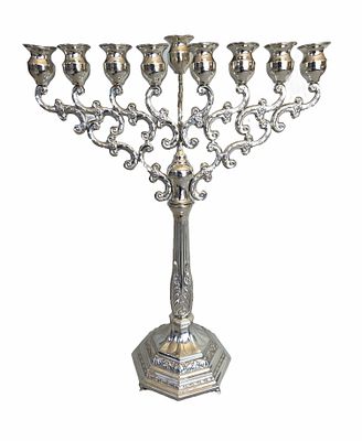 חנוכיה מכסף סטרלינג 925, חתומה בבסיס, גבוהה, יפה ומרשימה ביותר, עברה ניקוי מקצועי 