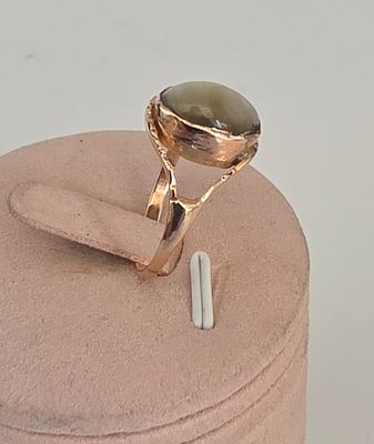 טבעת זהב 14k (נבדק), משובצת באבן עין החתול, שבמסורת היהודית נותנת לבעליה הגנה 