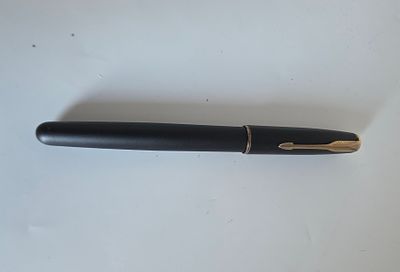 עט נובע תוצרת PARKER, דגם SONNET, ציפורן זהב 18 קראט חתומה, אורך 13.4