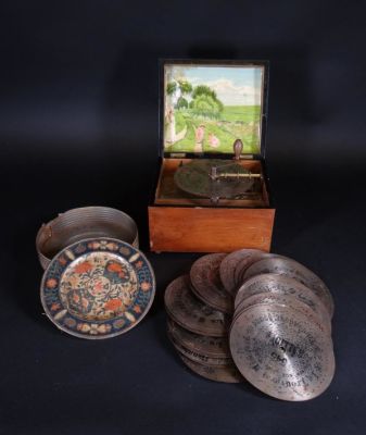 Музыкальная шкатулка с
металлическими дисками из
орехового дерева Фортепиано
Фисгармония 