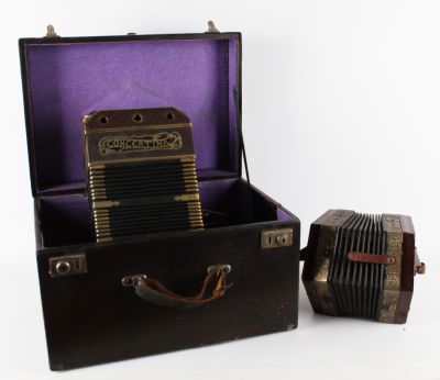 Две Концертины в чемодане, ок.
1930. и бандеон, Англия, ок. 1920,
к. Звучание инструмента не 