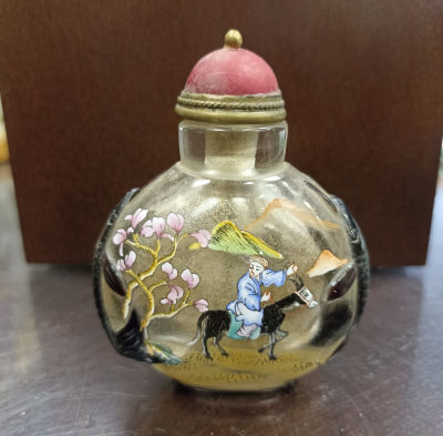 КИТАЙСКАЯ ЭМАЛИРОВАННАЯ расписная с обеих сторон бутылка для нюхательного табака,. H=7 см.