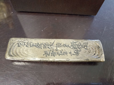 Китайский денежный слиток (серебряный ингот). С клеймом. Использовался как денежное средство. 