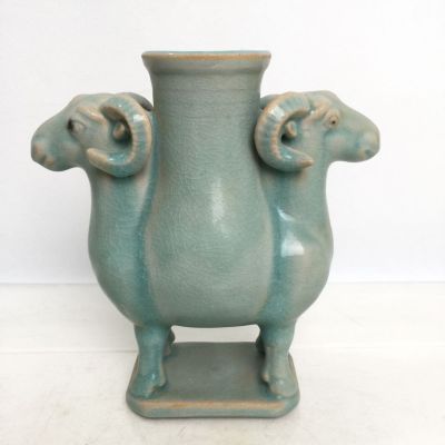 Двойная овца Цзун. Наиболее вероятно династии Сун (Song Dynasty, 960–1279). Обожжено в печи для 