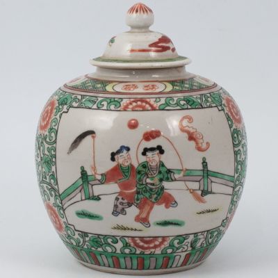 Китайский фарфоровый горшок Famille Verte, украшенный вдоль выпуклого тела сценами повседневной 