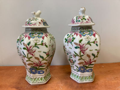 Две фарфоровые китайские Famille Rose вазы, Франция, Самсон, 19 век. Многоцветный цветочный 