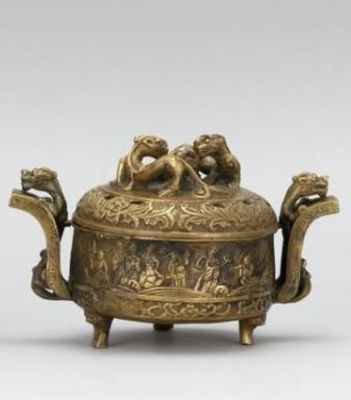 Старинная китайская кадильница на треноге с загнутыми вверх ручками с Килином. Рельефное 