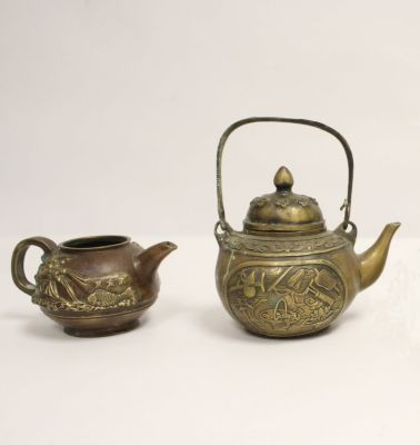 Два старинных бронзовых чайника, Китай. Н=14,5 см и 6 см. Цена указана за пару
