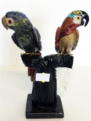 Статуэтка из полудрагоценных камней, изображающая двух попугаев . Резьба по камню, Перу.