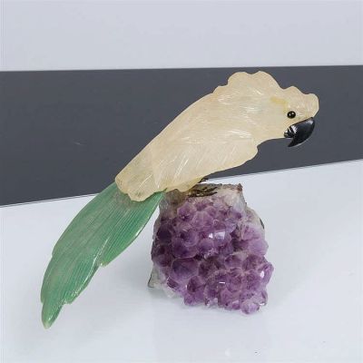 Скульптура из полудрагоценных камней, изображающая попугая, Н=18 см, L=22 см. Основание 