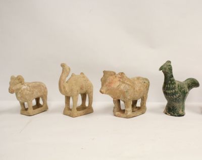 Старинные гончарные фигурки животных. Материал - керамика, Н=11-15 см. Цена указана за 4 штуки.