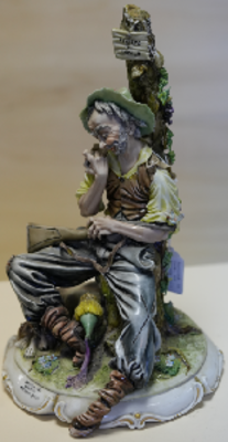 Фарфоровая скульптура Тициано Галли (Каподимонте) &laquo;Охотник&raquo;. Красивая скульптура Каподимонте 