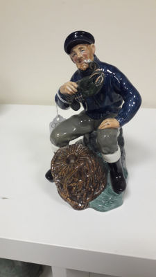 Фарфоровая скульптура
&laquo;Ловец лобстеров&raquo;, 
Royal Dalton, Англия.
Клеймо на дне. 1963 г.