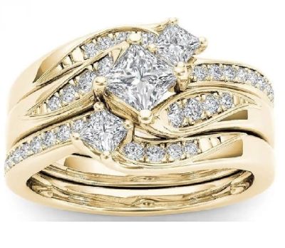 Роскошное женское кольцо с
качественными кубическими циркониями. Выглядят как бриллианты в 