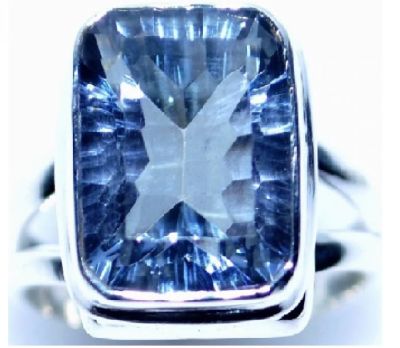 Эффектное кольцо с большим сине-голубым фианитом. Размеры: 18 и 19 (на выбор). Бренд YWACFIRE