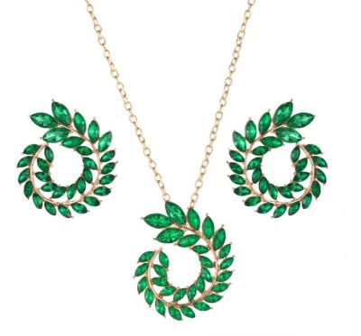Женский комплект из 3-х предметов (колье и больших серёг в виде оливковой ветви) с зелёными 