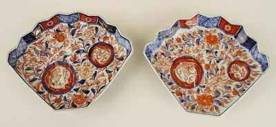 Два фигурных блюда Имари, Япония, начало 20 века. L=24 см. Цена указана за пару.