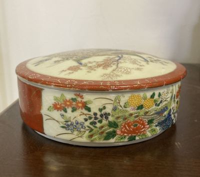Японская фарфоровая шкатулка "Сацума Феникс" раннего периода Taishō (1912–1926) с крышкой. D=13 см