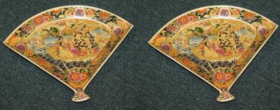 Два больших королевских фарфоровых веерных блюда с росписью Сацума. L=33 см. Период Тайсё 