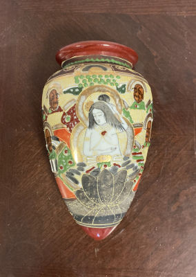 Настенное японское кашпо из фарфора с ручной росписью, период Meiji (1868–1912). L=18 см.