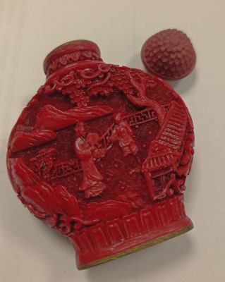 Китайская бутылочка для нюхательного табака в многоступенчатой технике Цинабар: смола лакового 