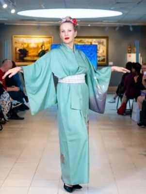 Японское кимоно Цукекаге в нежных пастельных тонах с традиционным японским рисунком. Цукекаге 