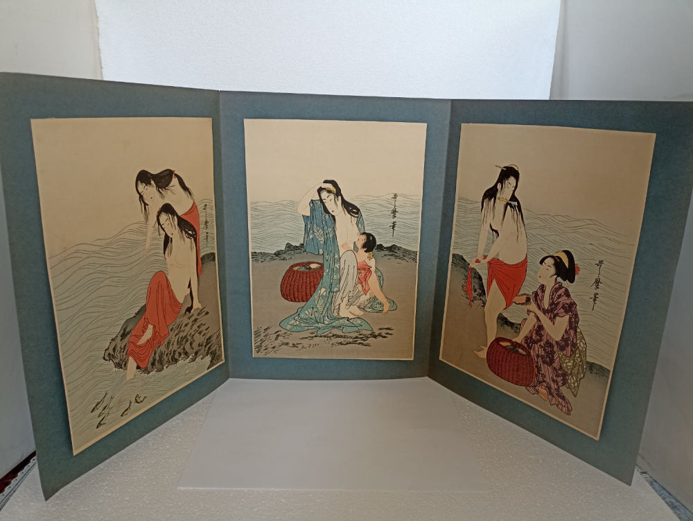 Старинные японские гравюры в технике woodblock prints.
Идеальная сохранность. Триптих &laquo;У воды&raquo;. 