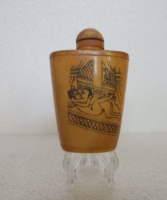 Старинный восточный парфюмерный костяной сосуд или сосуд для нюхательного табака (мог 