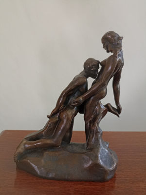 По мотивам скульптуры Огюста Родена &laquo;Вечный идол&raquo; тонированная под бронзу композиция из 