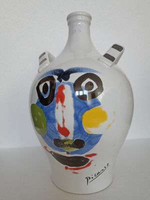 Изысканная и оригинальная ваза по мотивам серии росписей для керамики Пабло Пикассо "Живое 